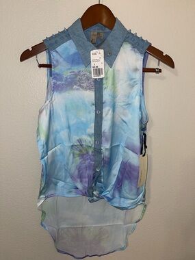 Forever 21 Blue and Purple Floral Tie-Front Sleeveless Button Tank